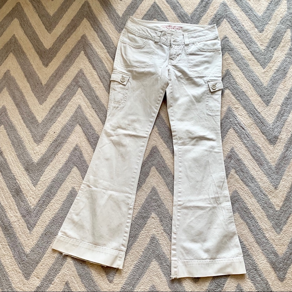 A&F low rise bootcut cargo pans